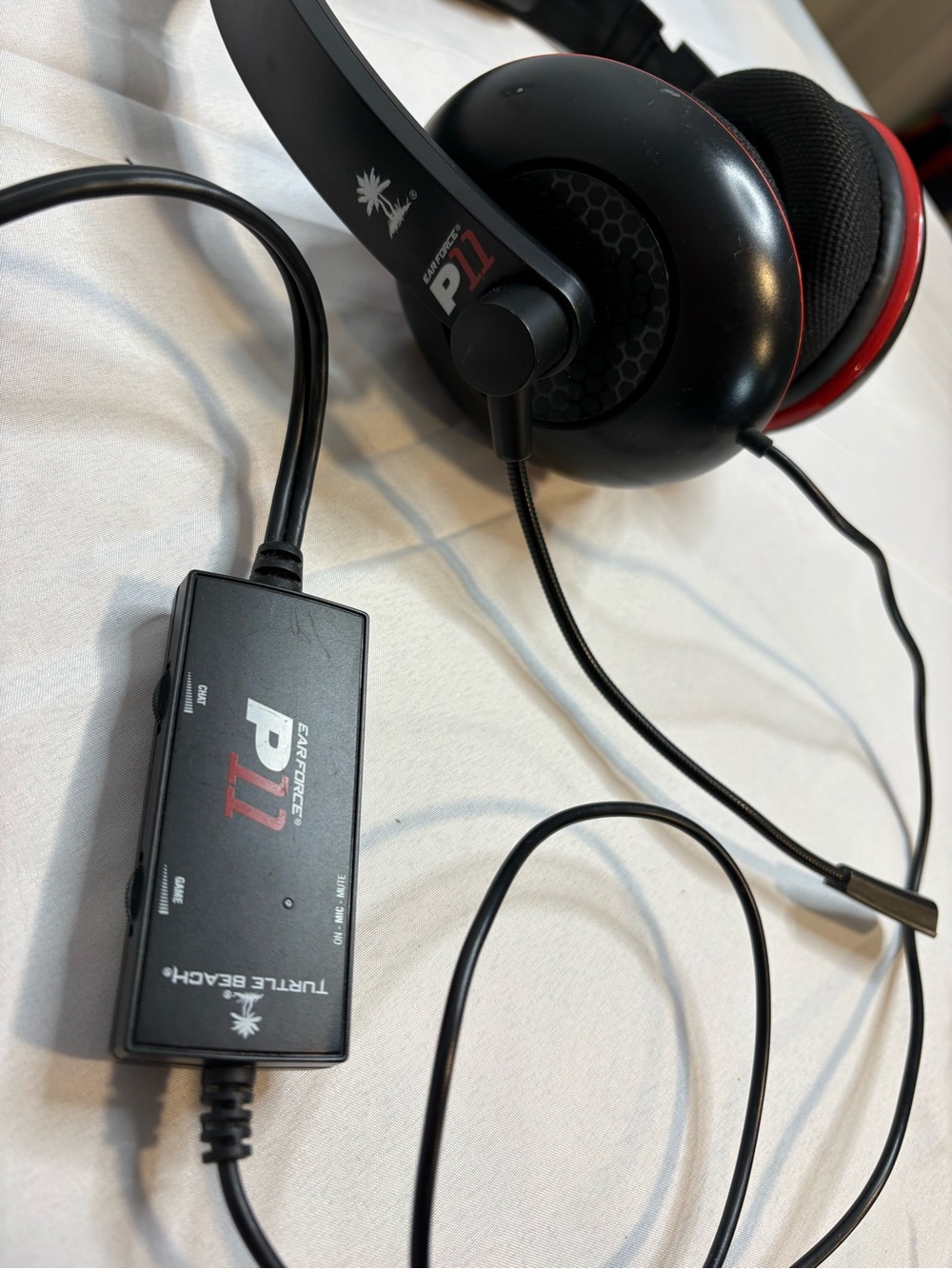Wired Gaming Headset with Boom Microphone - Black and Red - Picture 2 of 5